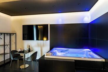 تختخواب و صبحانه Maximum Hub Suite&spa