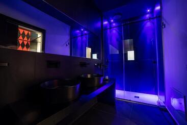 تختخواب و صبحانه Maximum Hub Suite&spa