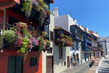 El Mercado Apartment