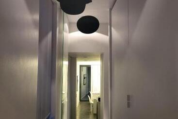 Gezellige Moderne Woning Met Zwemvijver