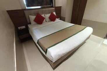 هتل Regal Inn Andheri   Nearest Mumbai Airport T1