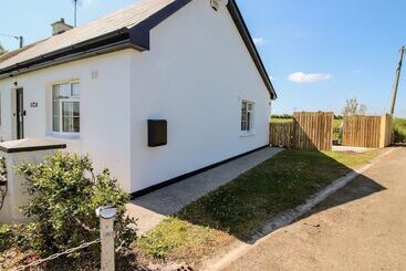Pet Friendly Immaculate 2 Bed Cottage In Listowel