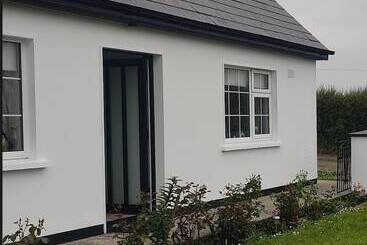 Pet Friendly Immaculate 2 Bed Cottage In Listowel