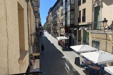 Leire Jaca Centro