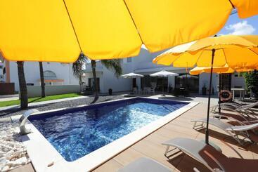 Perogil Suites Girassolelegant Room With Pool