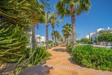 Spacious Villa   Dn32lt