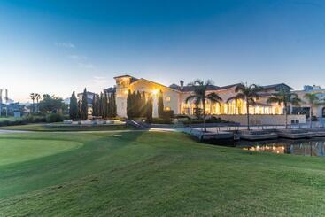 Spacious Villa   Dn32lt
