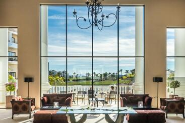 Spacious Villa   Dn32lt