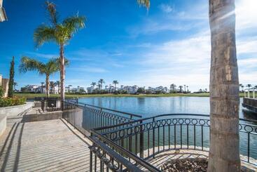 Spacious Villa   Dn32lt