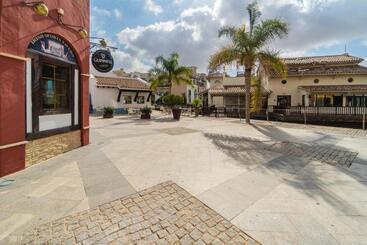 Spacious Villa   Dn32lt