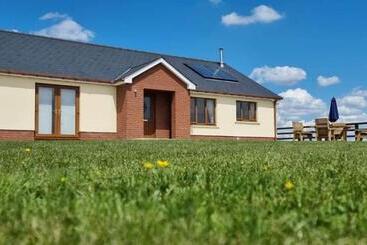 Sunny Bank  Countryside Escape With Private Hot Tub And Countryside Views