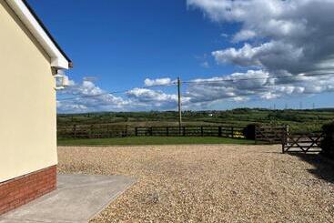 Sunny Bank  Countryside Escape With Private Hot Tub And Countryside Views
