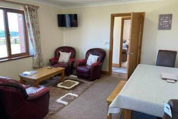 Sunny Bank  Countryside Escape With Private Hot Tub And Countryside Views