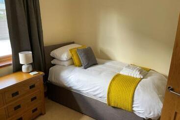 Sunny Bank  Countryside Escape With Private Hot Tub And Countryside Views