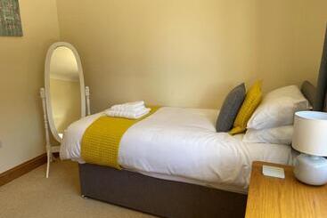 Sunny Bank  Countryside Escape With Private Hot Tub And Countryside Views