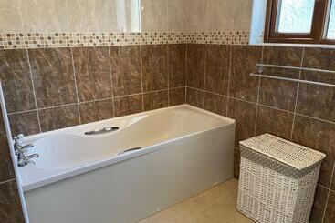 Sunny Bank  Countryside Escape With Private Hot Tub And Countryside Views