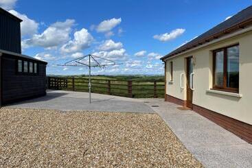 Sunny Bank  Countryside Escape With Private Hot Tub And Countryside Views