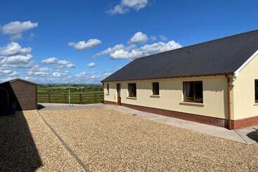 Sunny Bank  Countryside Escape With Private Hot Tub And Countryside Views