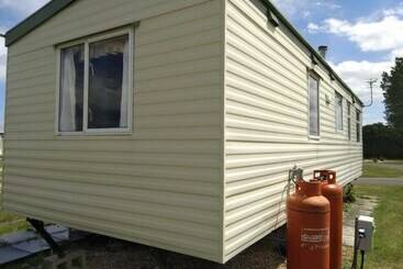Beautiful 2 Bed Wigwam In Ingoldmells
