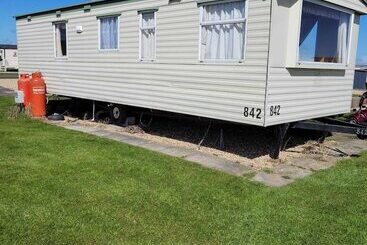 Beautiful 2 Bed Wigwam In Ingoldmells