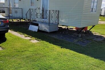 Beautiful 2 Bed Wigwam In Ingoldmells