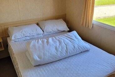 Beautiful 2 Bed Wigwam In Ingoldmells