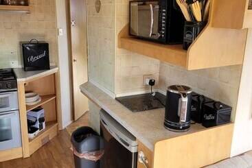 Beautiful 2 Bed Wigwam In Ingoldmells