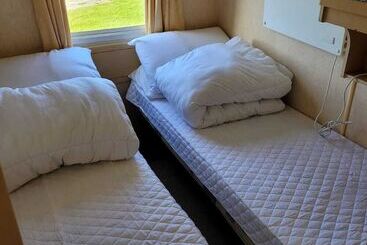 Beautiful 2 Bed Wigwam In Ingoldmells