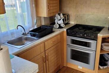 Beautiful 2 Bed Wigwam In Ingoldmells