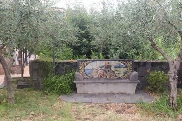 تختخواب و صبحانه Il Giardino Di Galatea