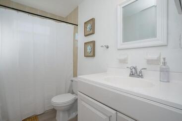Blue Door Duplex Renovated Parking And Designed