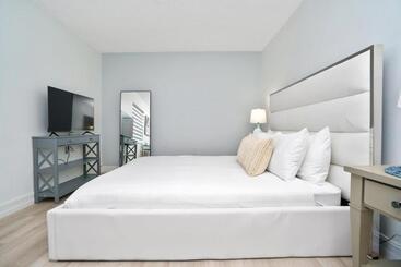 Blue Door Duplex Renovated Parking And Designed