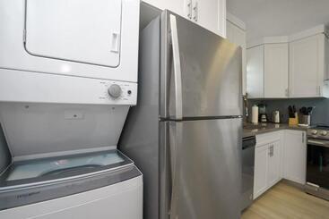 Blue Door Duplex Renovated Parking And Designed
