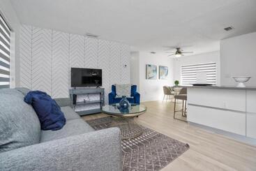 Blue Door Duplex Renovated Parking And Designed