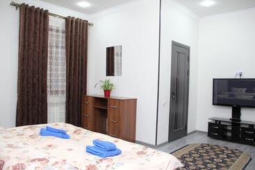 پانسیون Chinara Guest House Airport