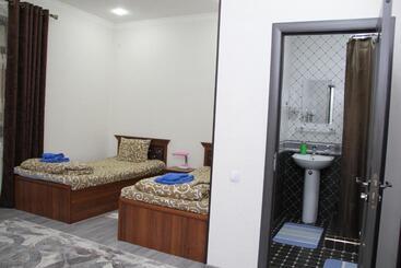 پانسیون Chinara Guest House Airport