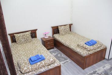 پانسیون Chinara Guest House Airport