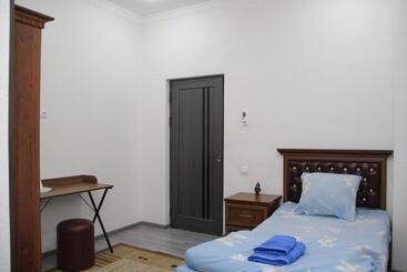 پانسیون Chinara Guest House Airport