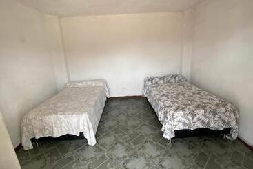 پانسیون Hostal Hollywood Inn Ii
