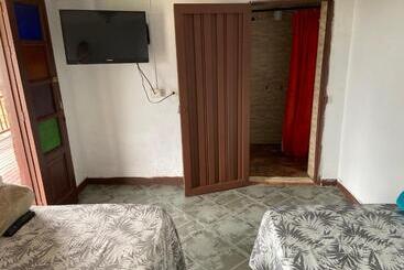 پانسیون Hostal Hollywood Inn Ii