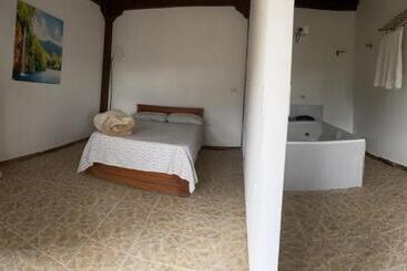 پانسیون Hostal Hollywood Inn Ii