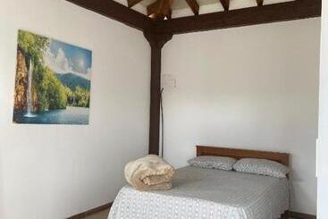 پانسیون Hostal Hollywood Inn Ii