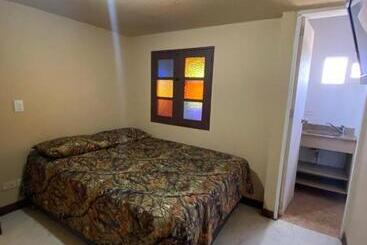 پانسیون Hostal Hollywood Inn Ii