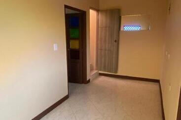 پانسیون Hostal Hollywood Inn Ii
