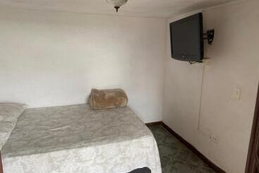 پانسیون Hostal Hollywood Inn Ii