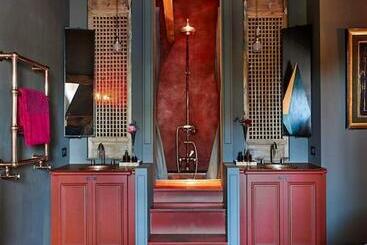 تختخواب و صبحانه Maison Fred Luxury Suites