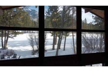 The Matterhorn I Hottub I Ping Pong I Chalk Wall