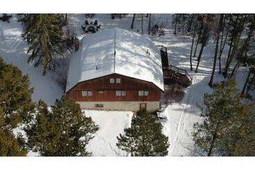 The Matterhorn I Hottub I Ping Pong I Chalk Wall
