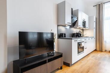 Trendy Apt With Smart Tv, Coffee Machine In Meidling