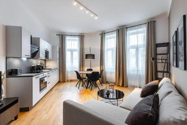 Trendy Apt With   Smart Tv, Coffee Machine In Meidling